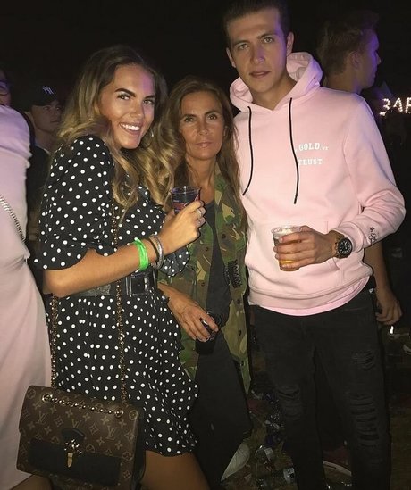 Nana Van Veghel star sexy photos