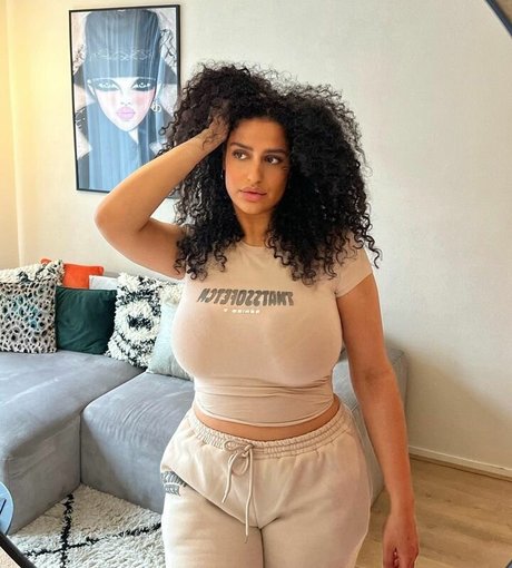 Anna Maria model pic