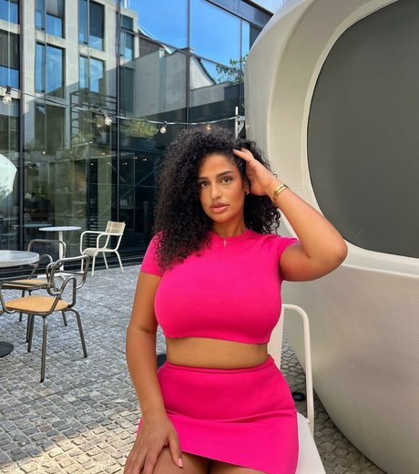 Anna Maria high quality star photo