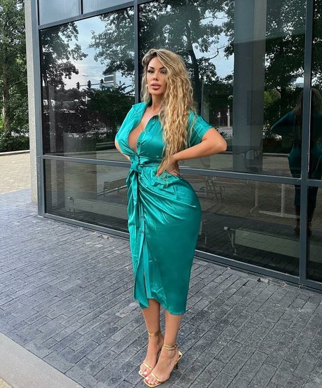 Lisa Amber model pornographic photos