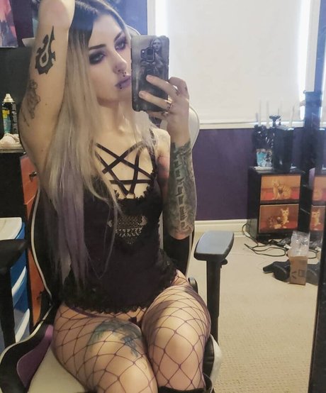 LadySurvival pornstar sex photo