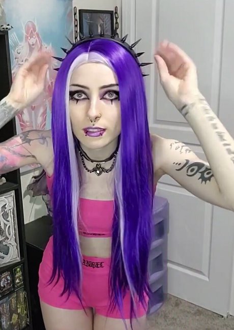 LadySurvival star nude galleries