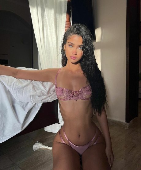 Naaz Torbati model naked picture