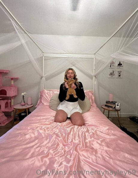 nerdyhayley69 Profile pic