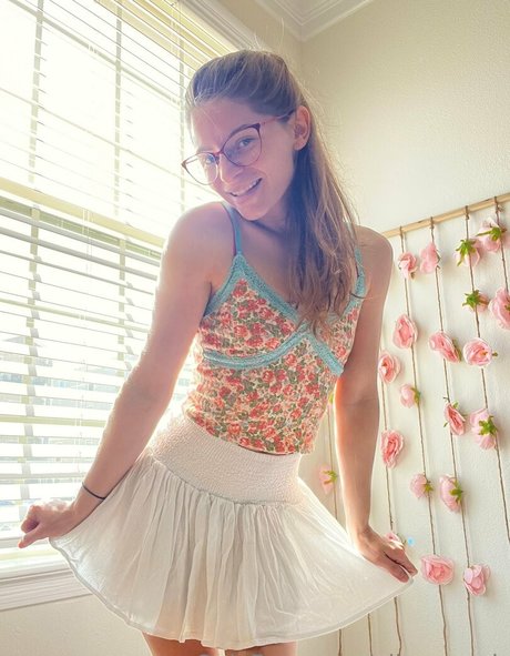 alicemarch pretty pornstar image