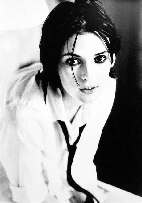 Winona Ryder pretty actress img