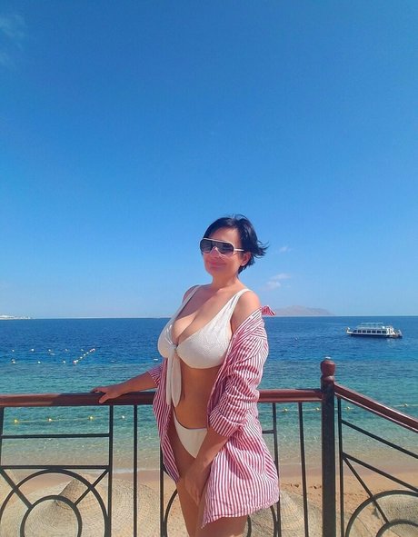 girlwithhugecleavage top model photos