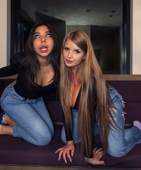 Elizabeth M nude pornstar photo