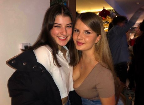 Elizabeth M model porn image