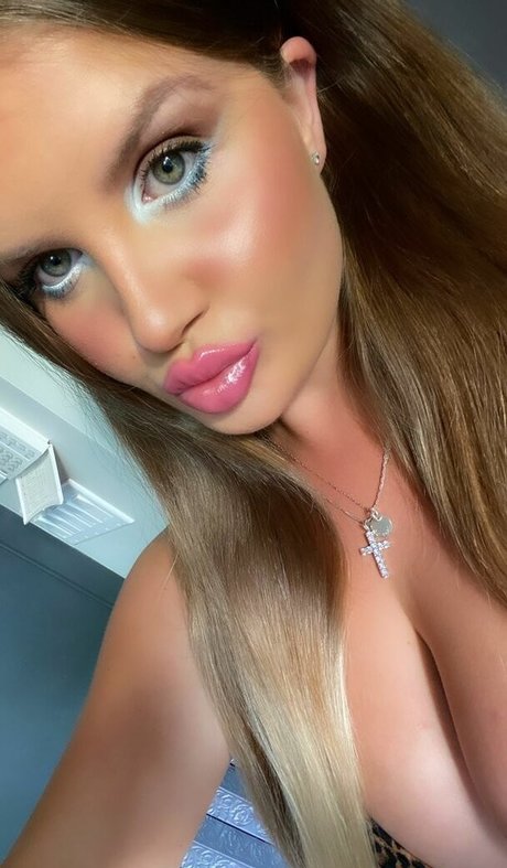 Elizabeth M star nudes gallery