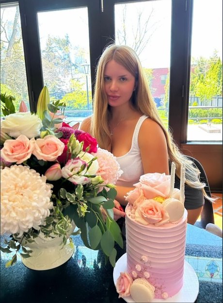 Elizabeth M pornstar free image