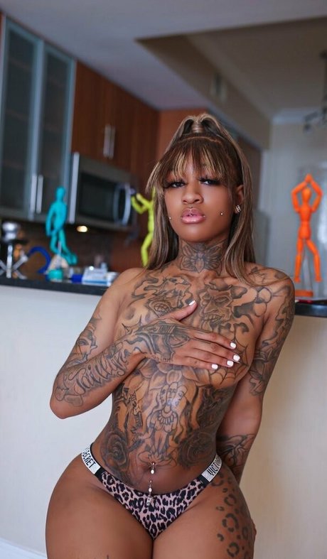 kayyso erotic model picture