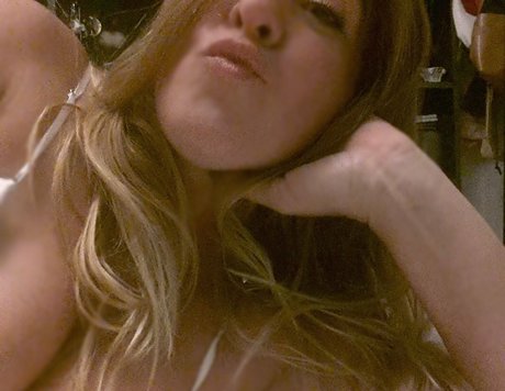 debboracarl model hot img