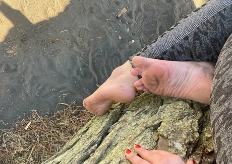 val acanthus hot model images