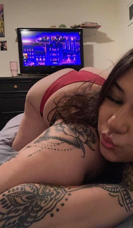 Hoethia star sexy photos