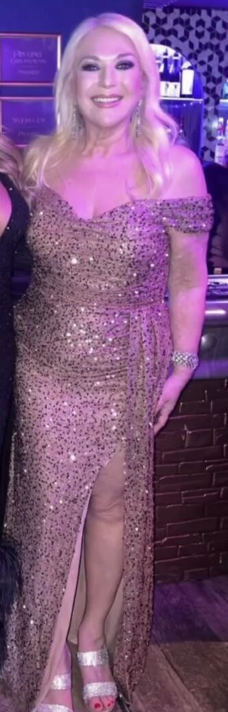 Vanessa Feltz art model gallery