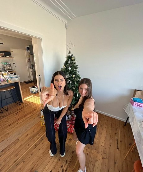 Emilia Dettorre model sex image