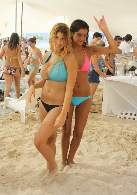 Daniella Yallouz star sexy pictures