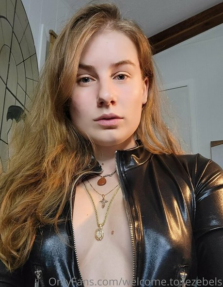 welcome to jezebels art actress pictures