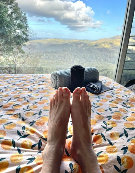 fridayfancyfeet art actress image