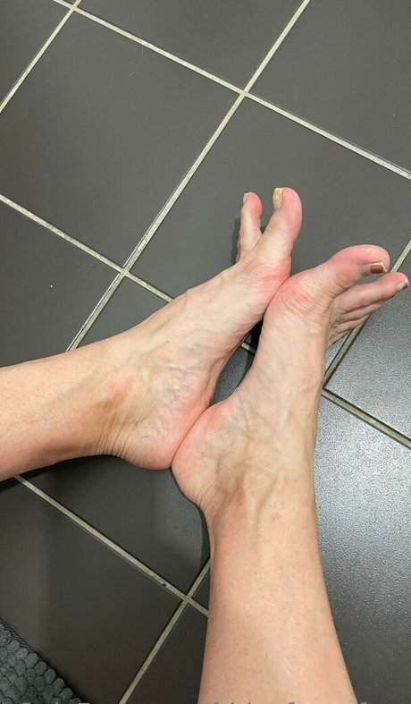 fridayfancyfeet free model pictures