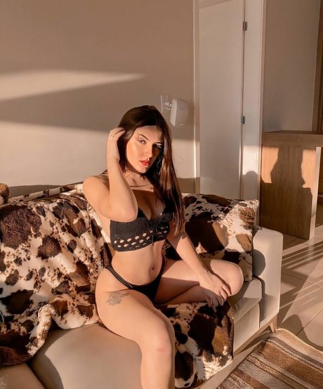 Helo Pavanello naked star image