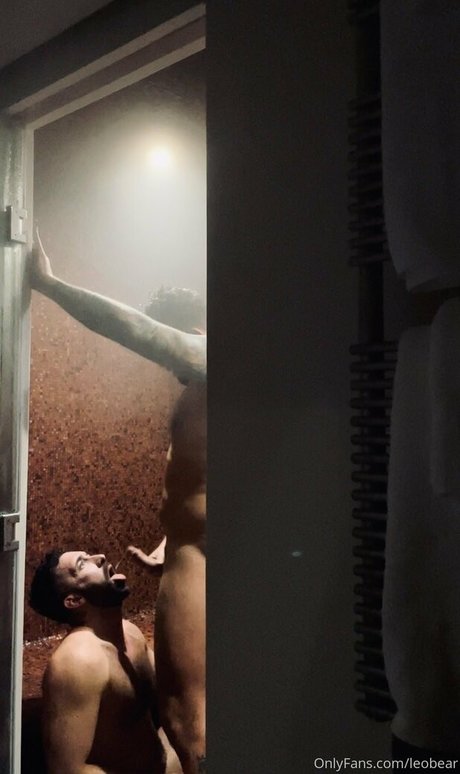 leobear sexy pornstar pics