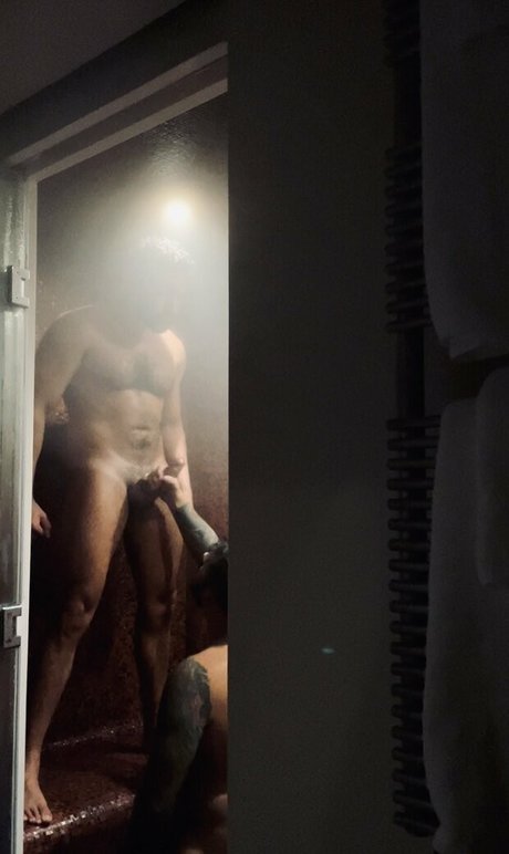 leobear model naked images