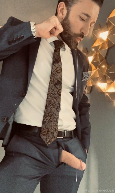 leobear model sexy picture