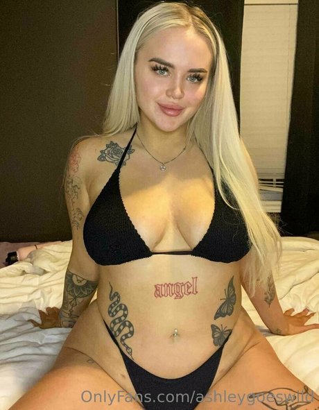 ashleygoeswild star porn gallery