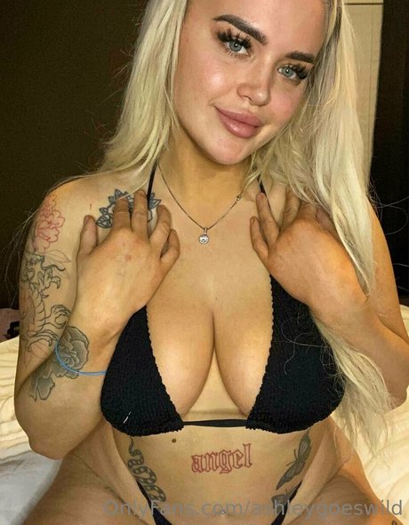 ashleygoeswild pornstar naked archive