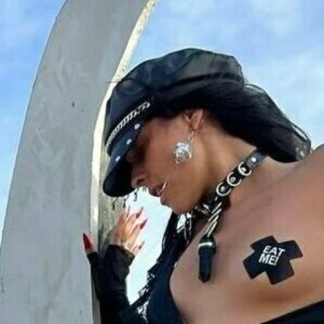 kittywants2play perfect star photo