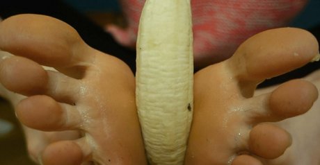 heidis feetish model naked pics