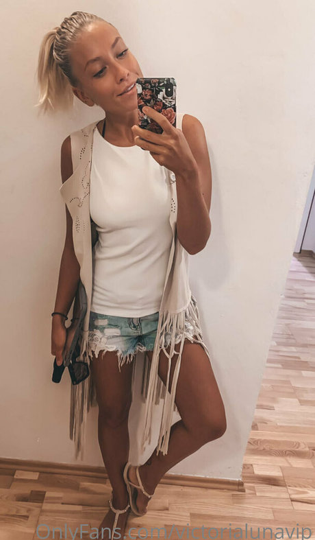 victorialunavip nude model pictures