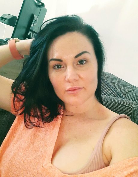 chanelbeexx pornstar erotic img