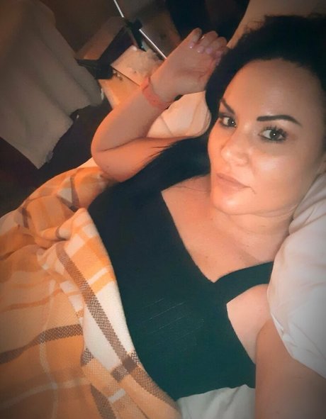 chanelbeexx erotic actress galleries