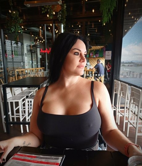 chanelbeexx exclusive model img