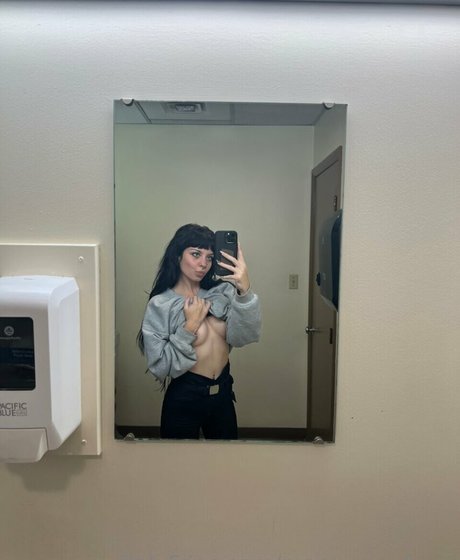 Mercy mayhem pretty model photo