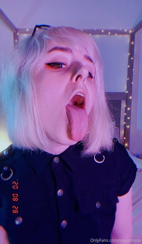 majorlosse adult actress photo