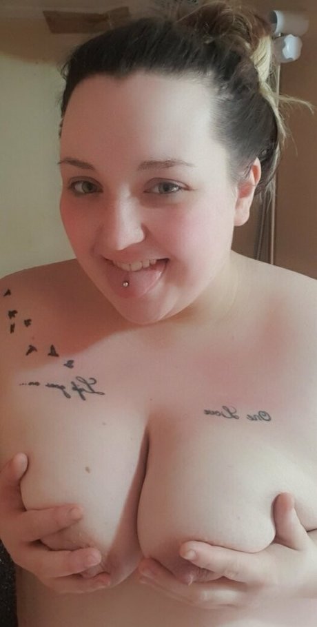 elliemartinxo nude star galleries