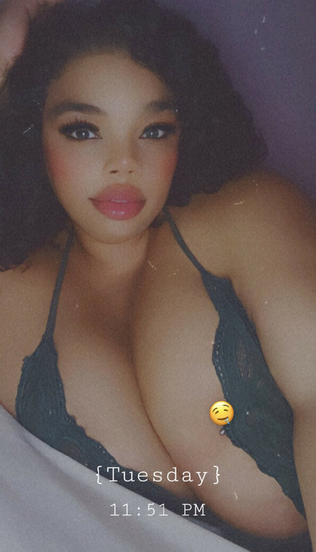 Itscarlenalee model perfect pic