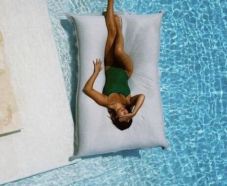 Lola Consuelos nude actress images