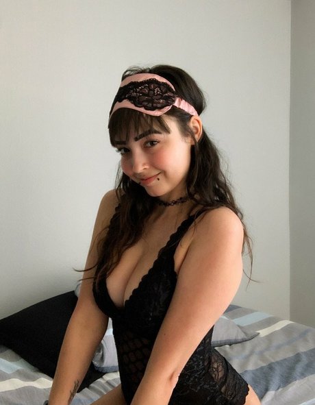 Beeyawnka model adult gallery