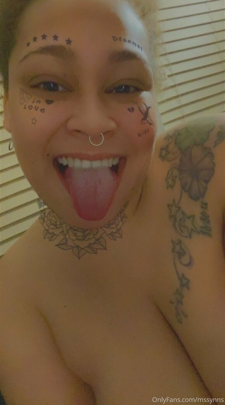 mssynns nude star pics