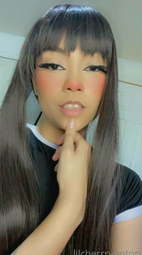 lilcherrryontopfree star erotic photo