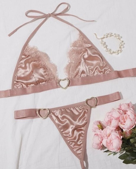 petite wife onlyfans top galleries