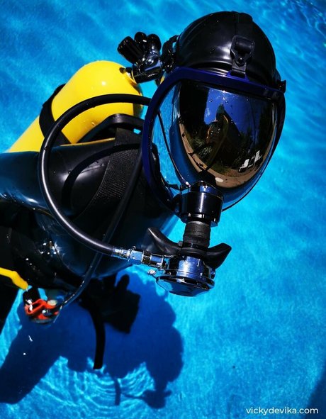 vickydevika star hd pic