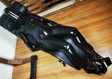 vickydevika art actress pics