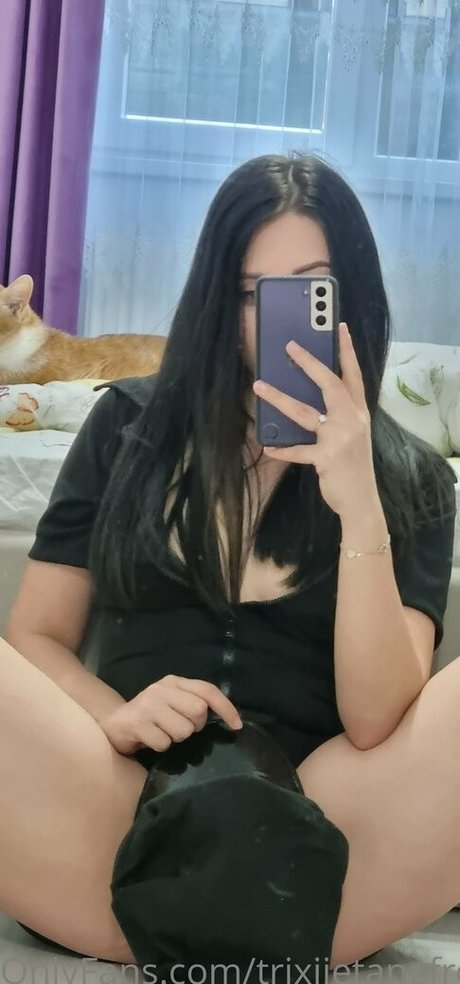 trixiietangfree erotic pornstar img