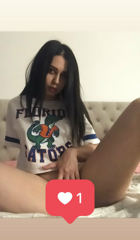 trixiietangfree exclusive actress pics